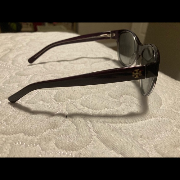 Tory Burch sunglasses with case - Picture 2 of 3